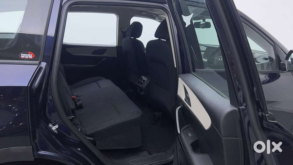 Mahindra Xuv700 2.0 Ax 5 Petrol At Str, 2023, Petrol