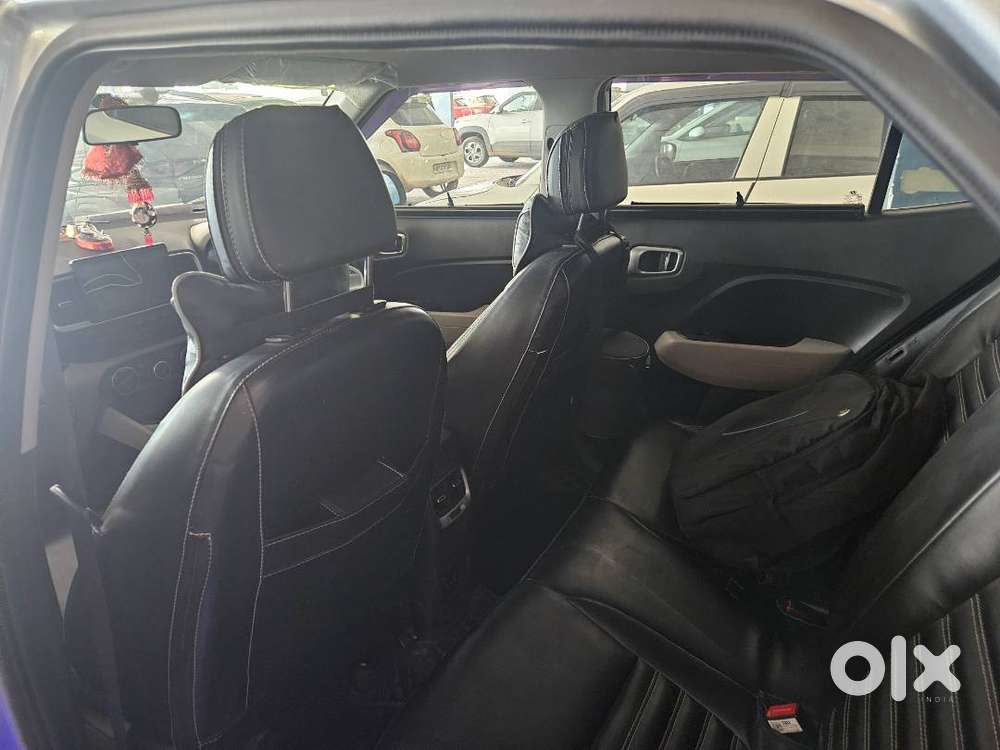 Hyundai Venue 2022 Petrol 27000 Km Driven