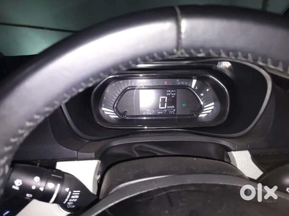 Tata Nexon Xz+s (sunroof)
