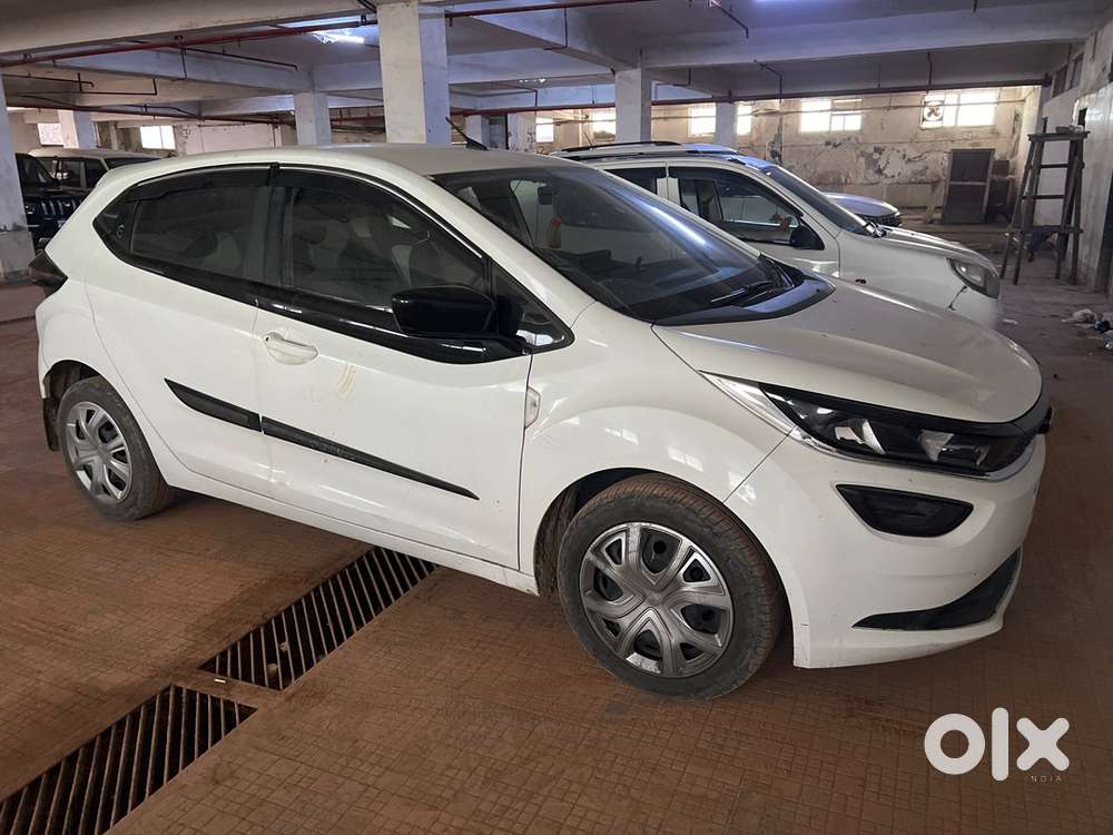 Tata Altroz Petrol 2024