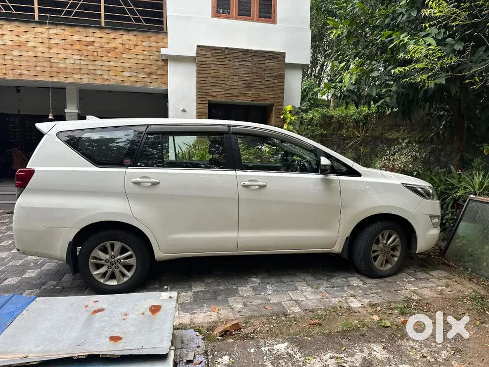 Toyota Innova Crysta 2.8g 2018