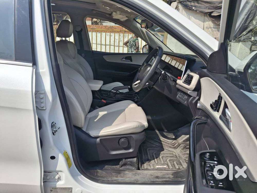 Mahindra Xuv700 2.2 Ax 7 Diesel At Str, 2023, Diesel