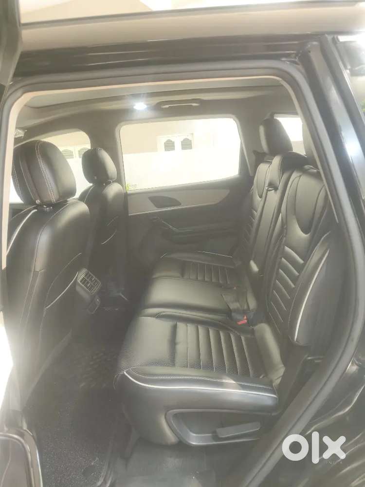 Mahindra Xuv700 Ax5 Petrol At  2024 Model 10k Km Excellent Condition