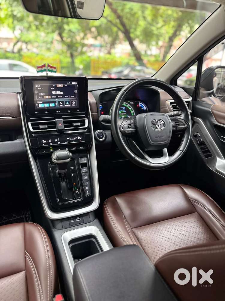 Toyota Innova Hycross 2.0 Vx Hybrid 7 Str, 2025, Petrol
