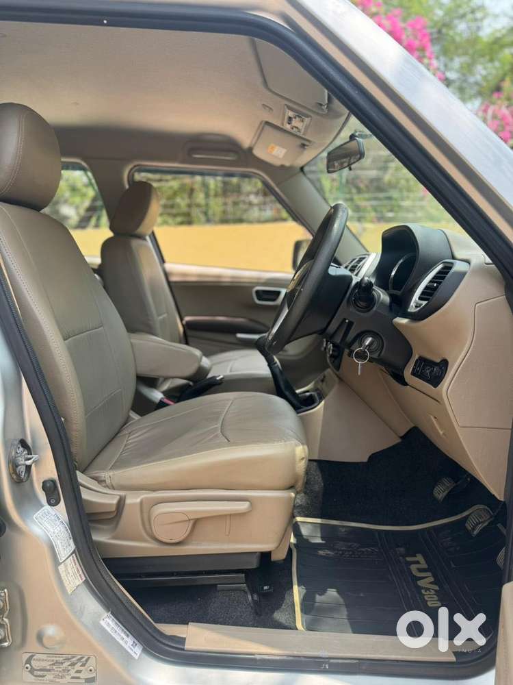 Mahindra Tuv 300 Mhawk100 T8 Dual Tone, 2018, Diesel