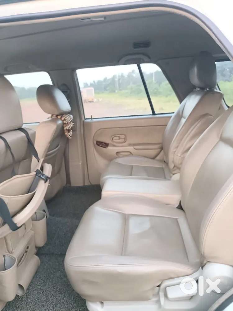 Force One Sx Top Model | 2013 | 7-seater | Diesel | White | ₹4,49,999