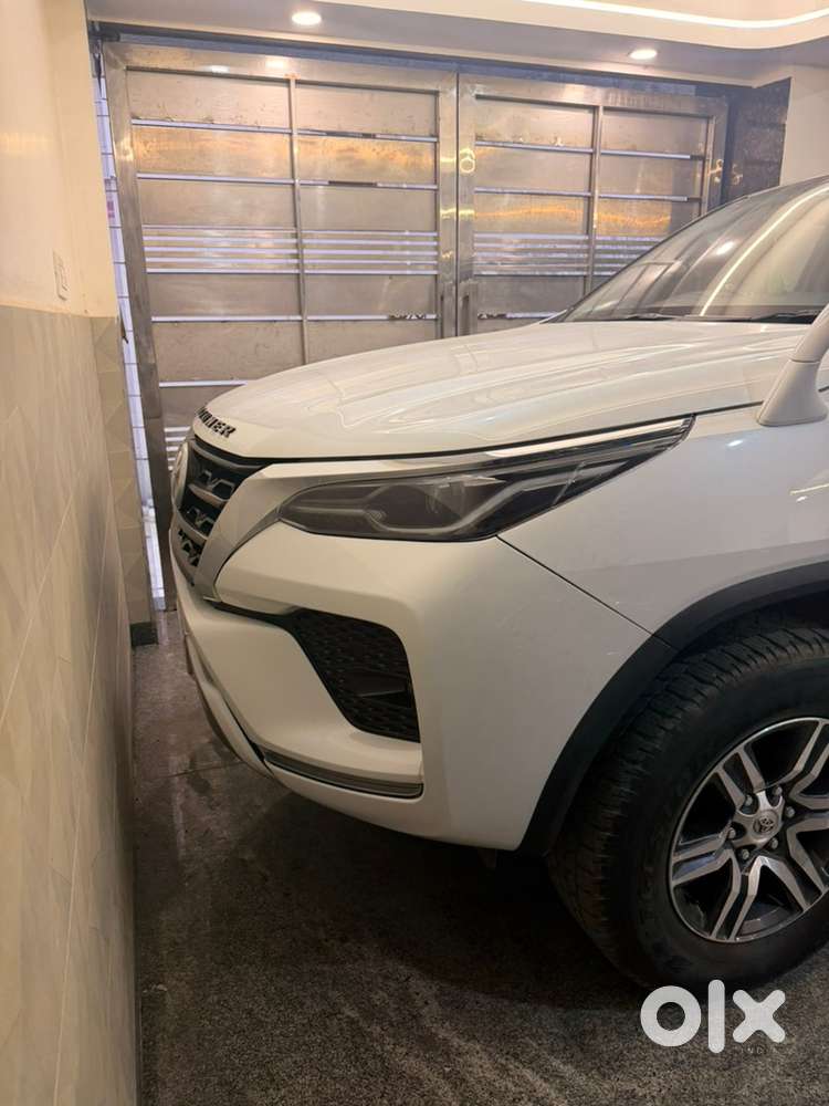 Toyota Fortuner Diesel At 2025 October