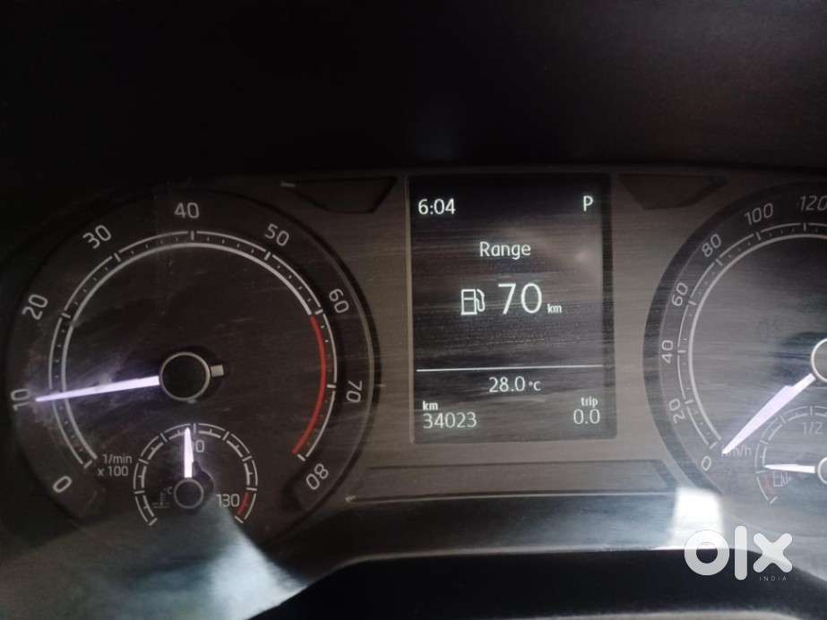 Skoda Slavia Ambition 1.0l Tsi At, 2022, Petrol