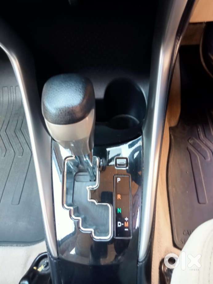 Toyota Yaris V Cvt, 2018, Petrol