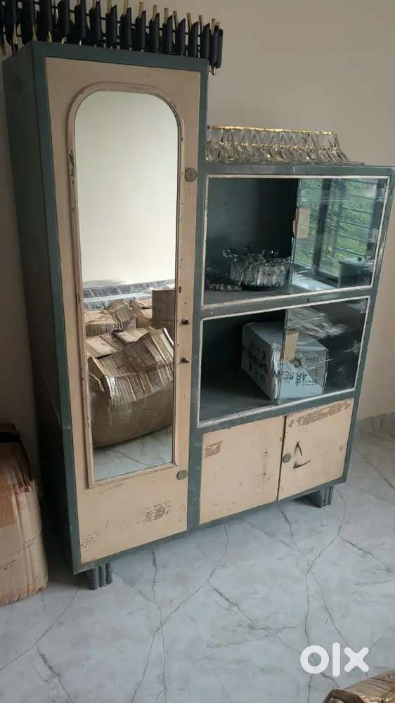 20 Gauge Showcase cum dressing unit for sale