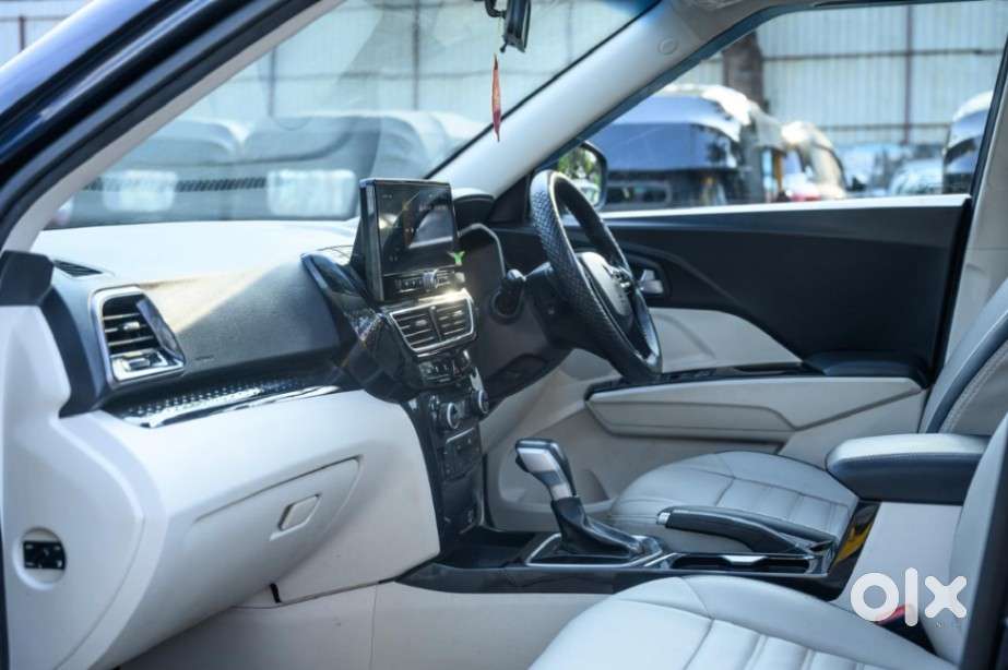 Mahindra Xuv 3xo Ax5 Pm At, 2024, Petrol