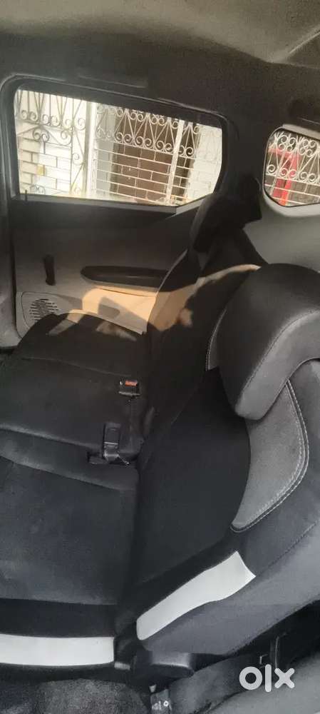 Renault Triber Rxl Amt 2024 Model Petrol 7 Seater Car