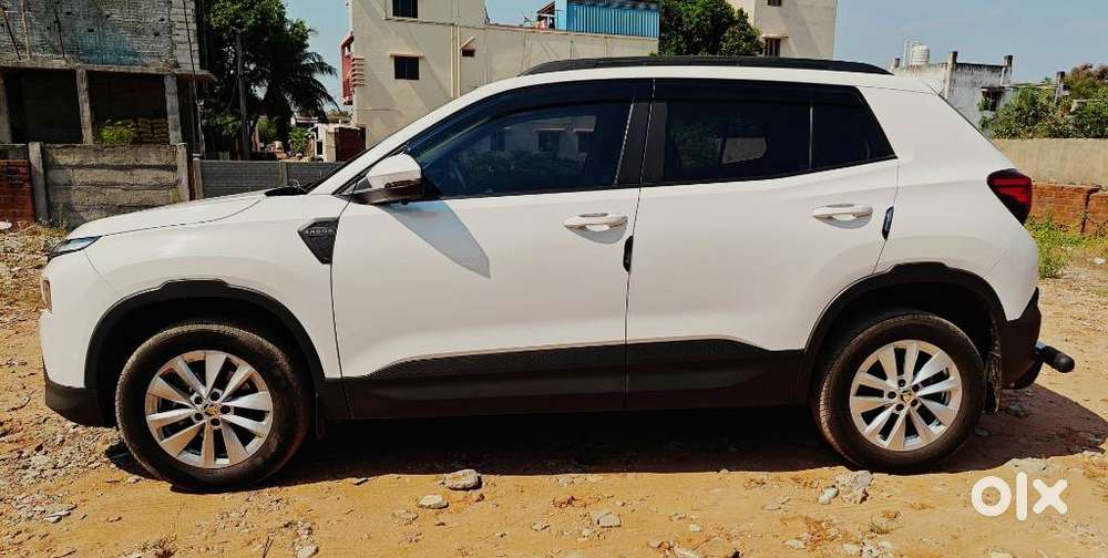 Skoda Kylaq Signature, 2025, Petrol