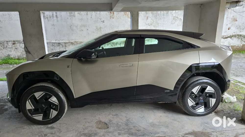 Mahindra Be 6 2025 Electric 30000 Km Driven