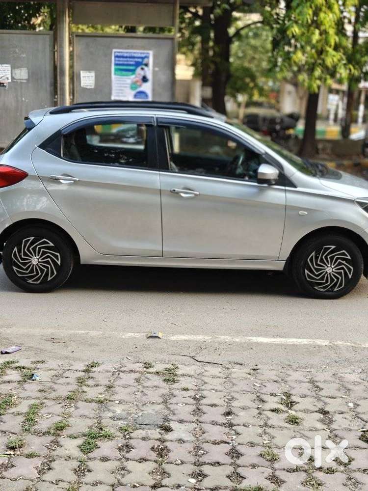 Tata Tiago 1.2 Revotron Xt (o), 2017, Petrol