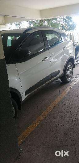Petrol Nexon With Sunroof And 6 Gears