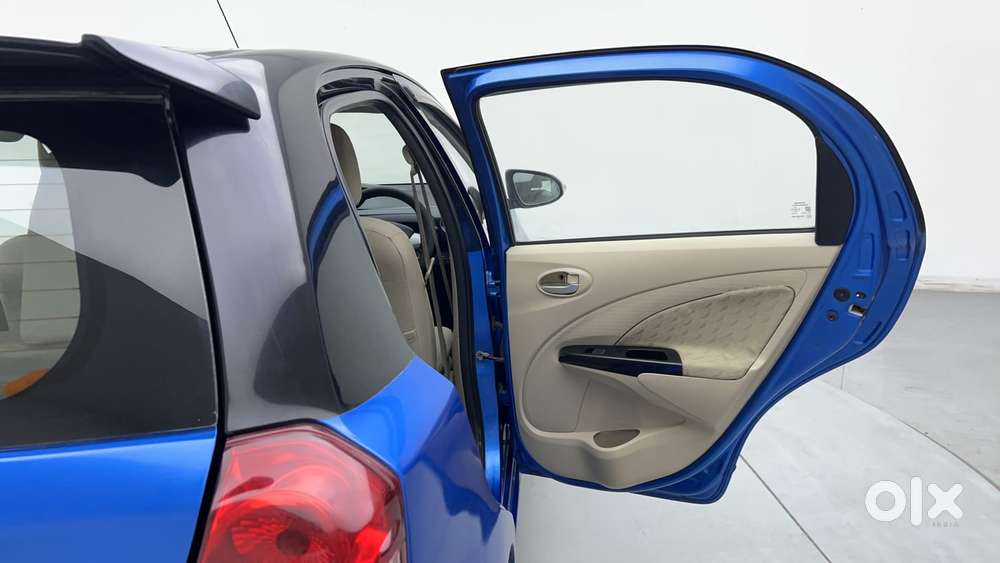 Toyota Etios Liva V Dual Tone, 2017, Petrol
