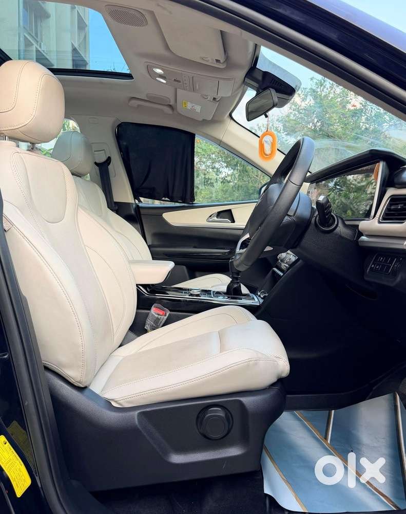 Mahindra Xuv700 2.2 Ax 7 Diesel Mt Luxury Pack Str, 2025, Diesel