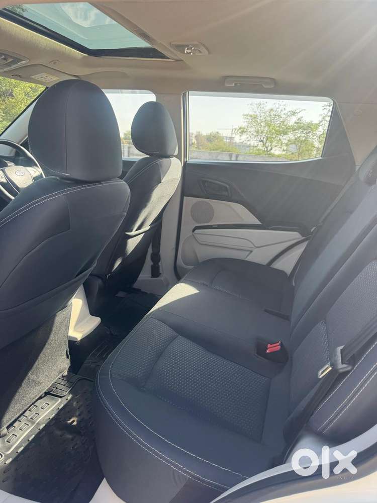 Mahindra Xuv300 W6 Amt Diesel, 2021, Diesel
