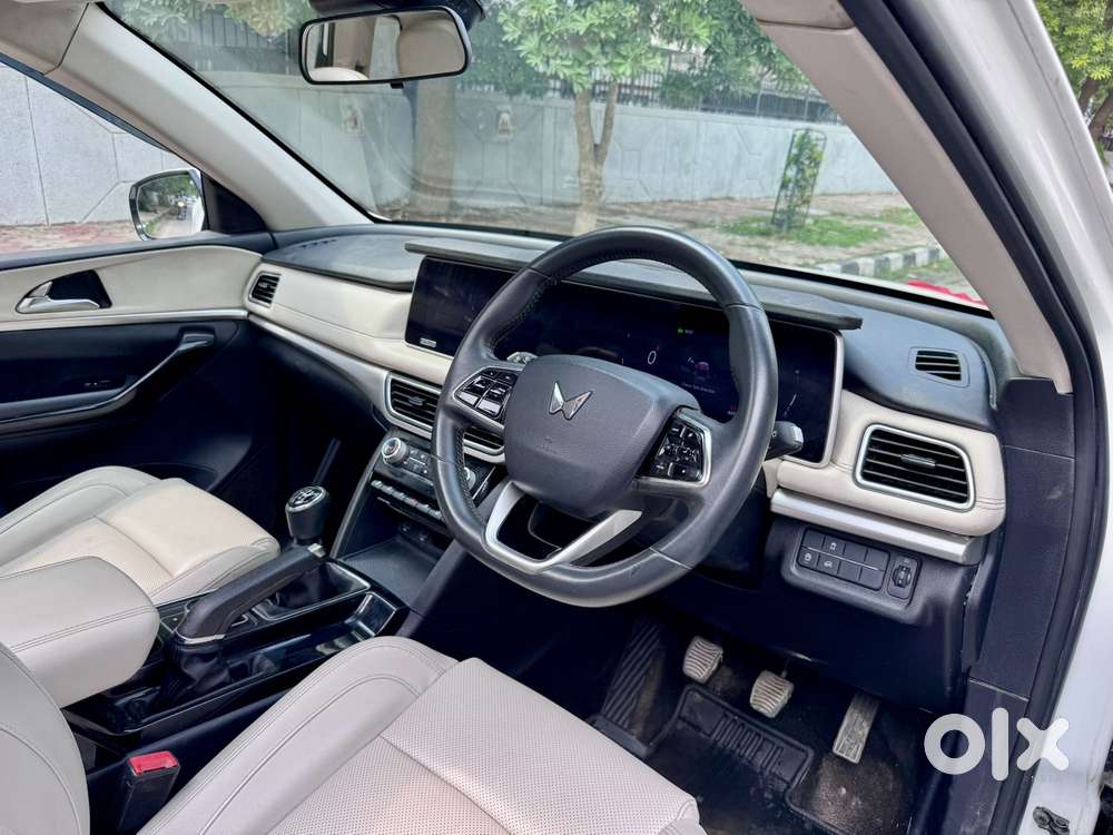 Mahindra Xuv700 2.0 Ax 7 Petrol Mt Str, 2022, Petrol