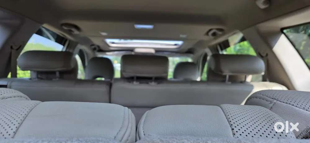 Mahindra Xuv500  W10