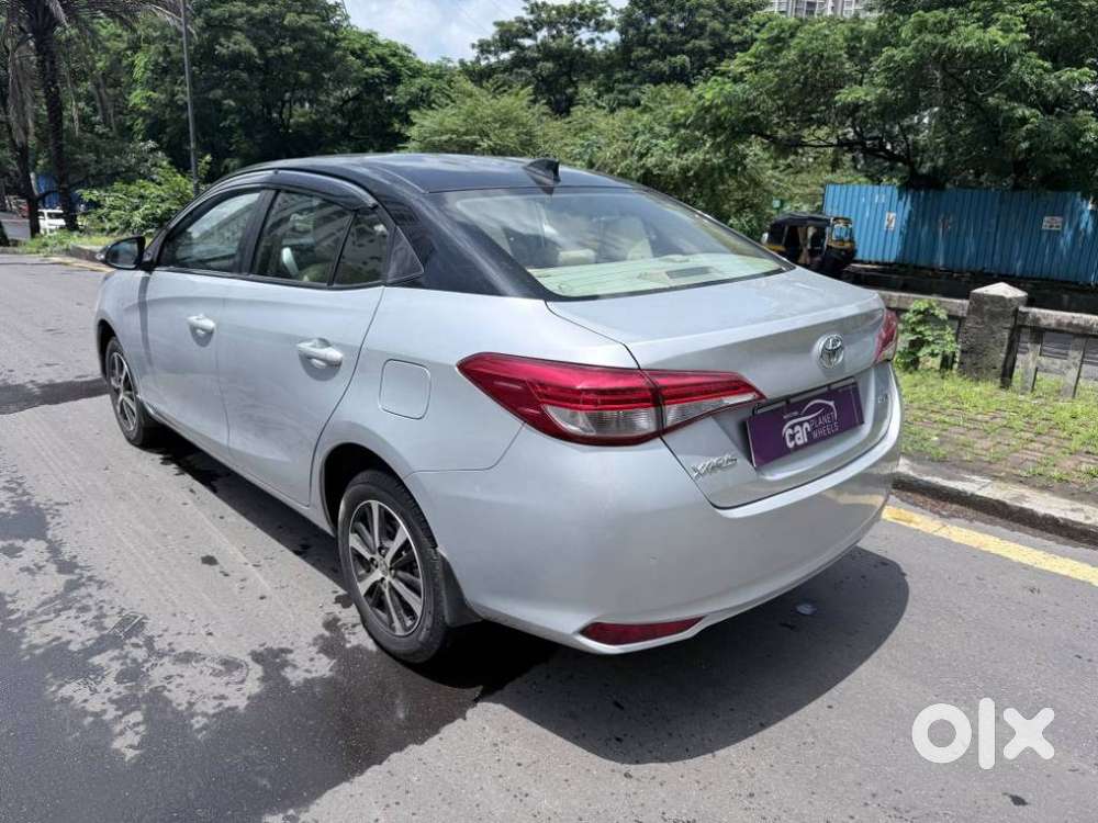 Toyota Yaris V Cvt, 2019, Petrol