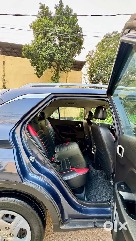 Hyundai Venue 2022 Petrol 65000 Km Driven