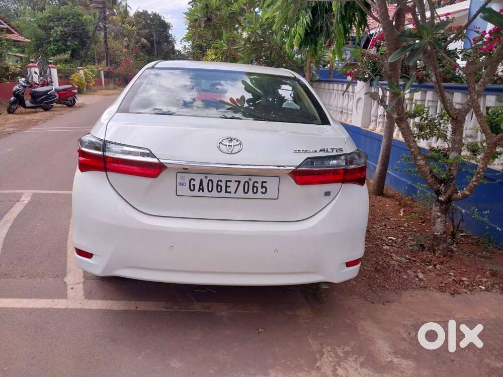 Toyota Corolla Altis1.8g Pearl White Crystal  Full Maintenance Works