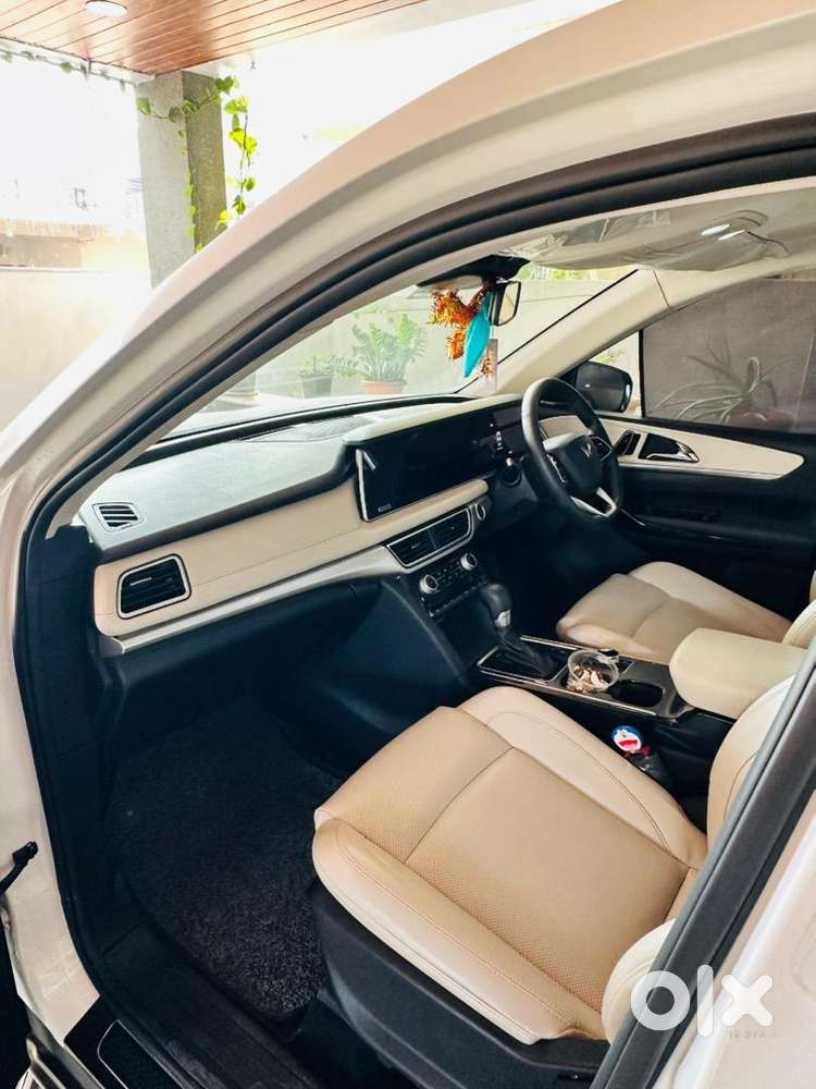 Mahindra Xuv700 2023 Diesel 27000 Km Driven