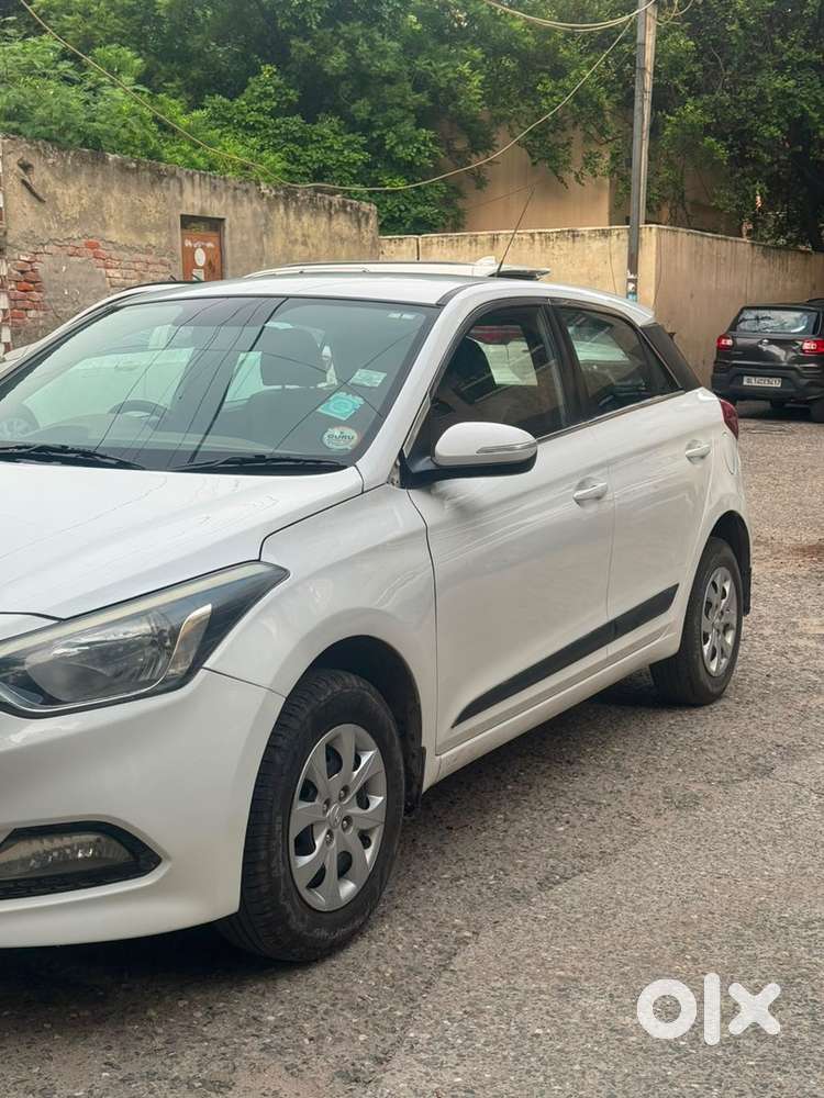 Hyundai I20 Sportz 2015 Petrol Well Maintained
