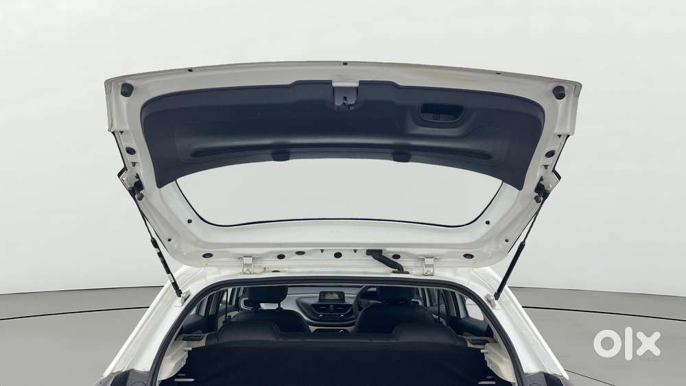 Tata Altroz 1.2 Xe Plus Petrol, 2022, Petrol