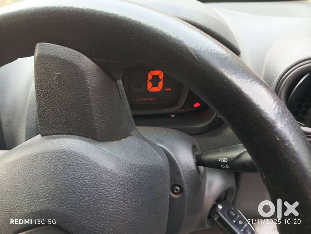 Kwid Family Car 30 Takk Pass