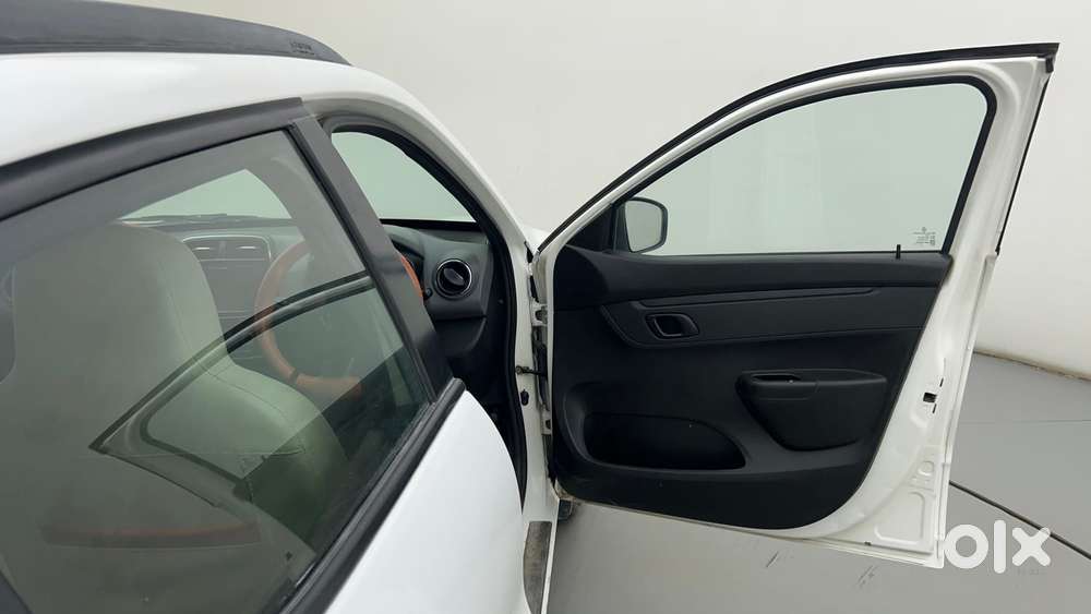 Renault Kwid 2019-ongoing 1.0 Rxt Amt (o), 2017, Petrol