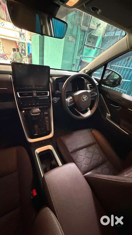 Toyota Innova Hycross Petrol 2024