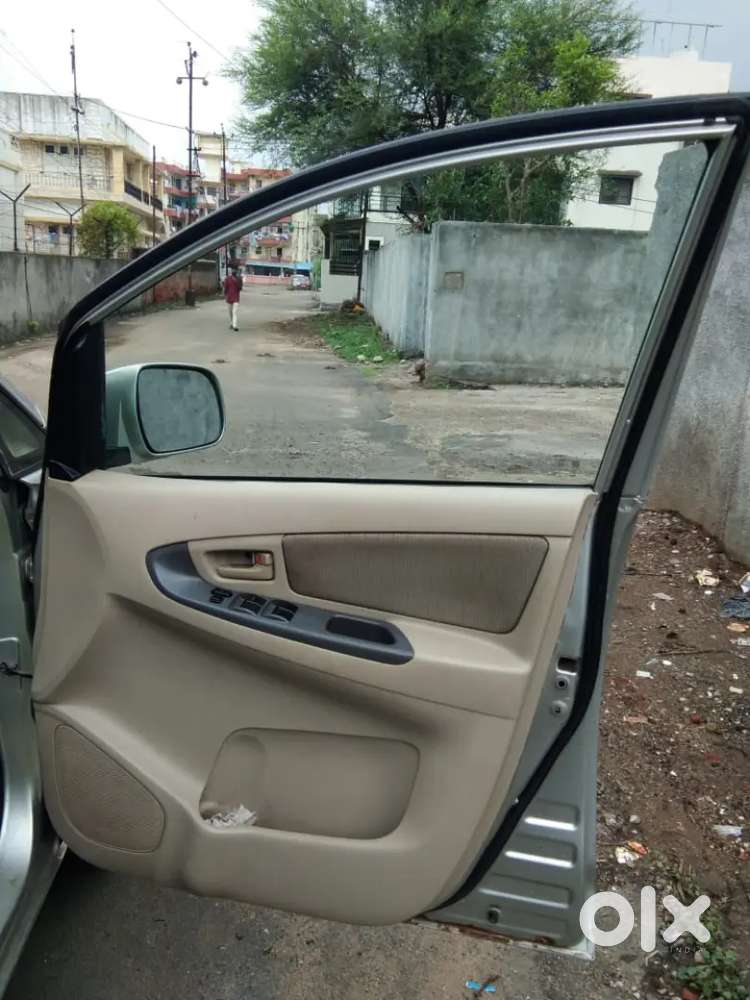 Toyota Innova G 8 Seater Model 12-2005 Diesel Good Condition For Sale