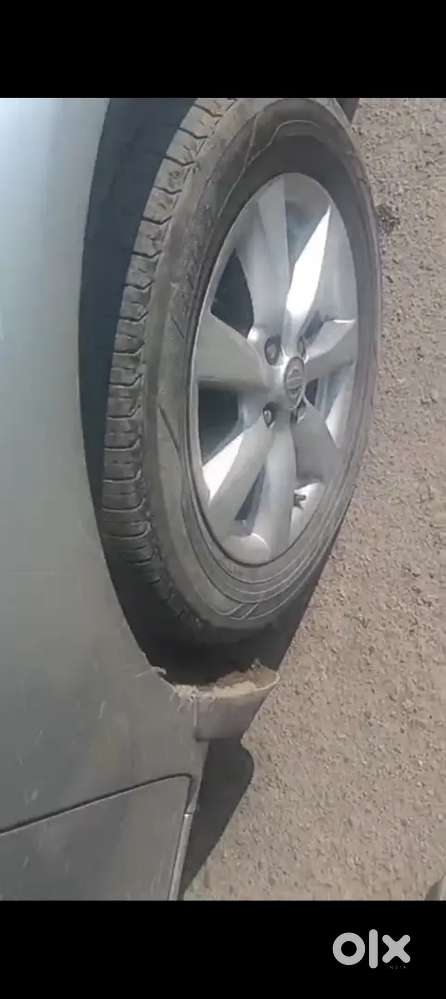 Nissan Sunny 2012