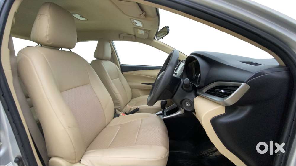 Toyota Yaris J Cvt, 2020, Petrol