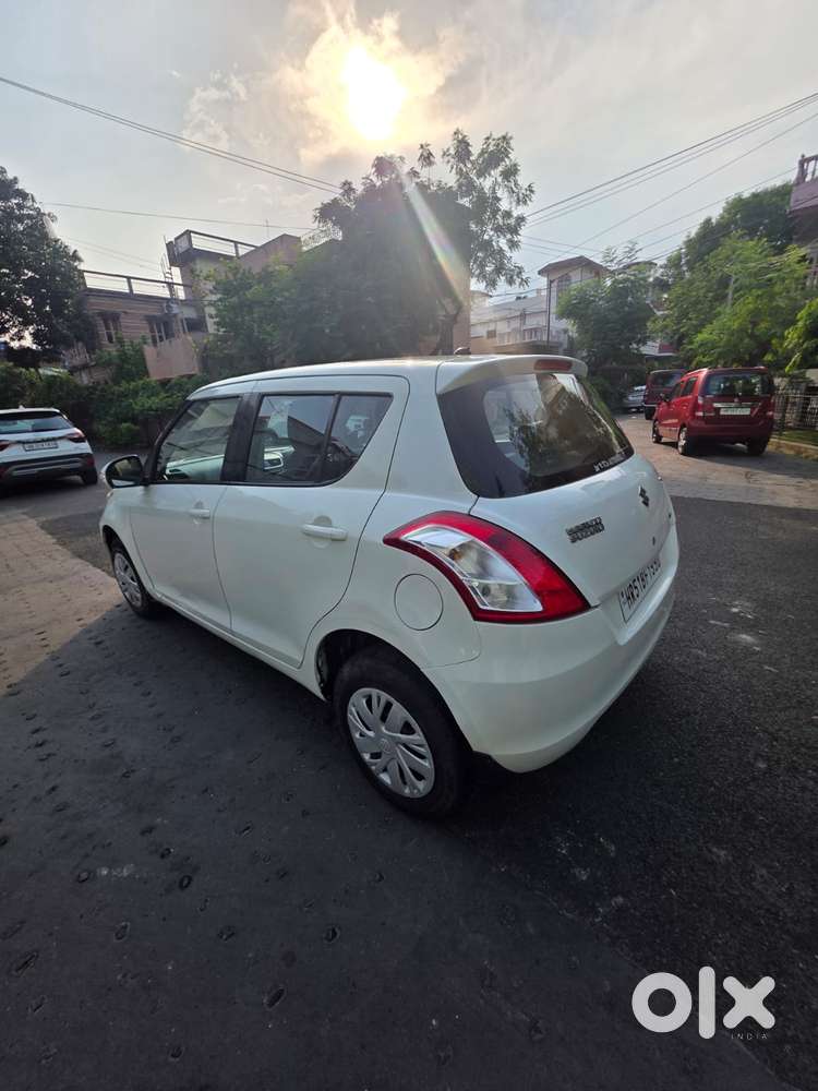 Maruti Suzuki Swift Vxi + Manual, 2015, Petrol
