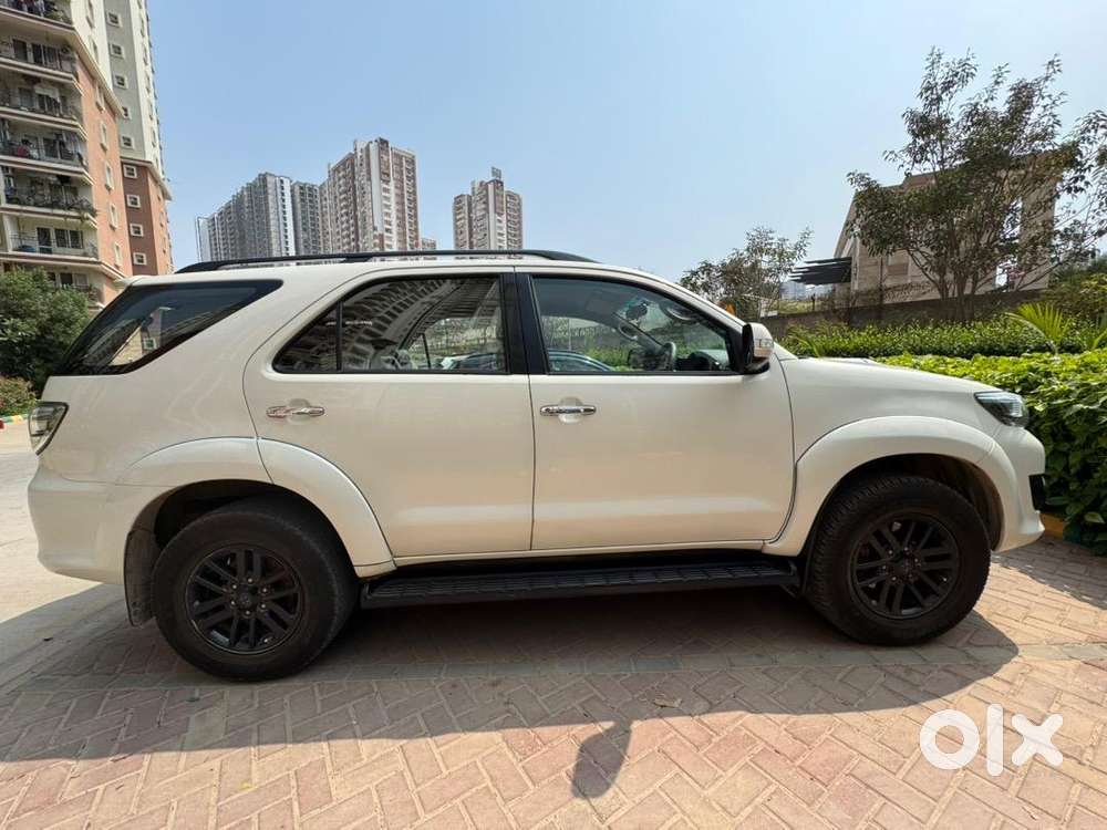 Toyota Fortuner Pearl White At Diesel Excellent Maintenance