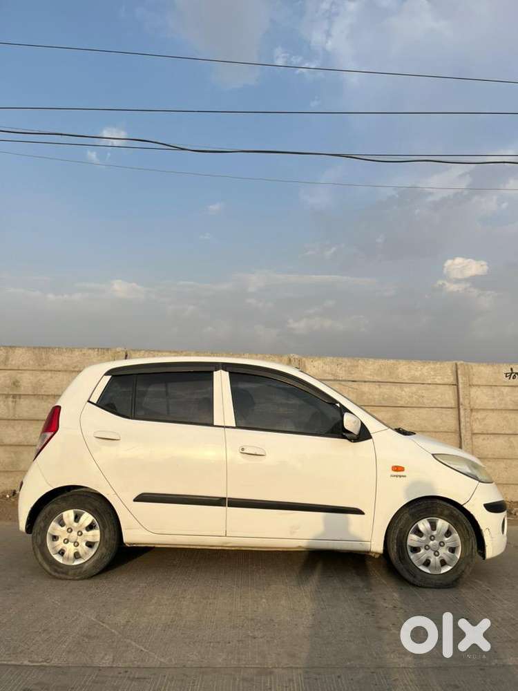 Power Steering, All Power Window, Music System,