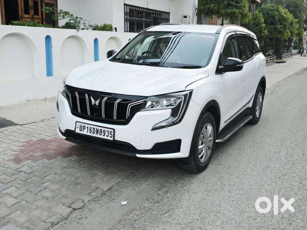 Mahindra Xuv700 Mx Petrol Mt 5 Str (e), 2023, Petrol