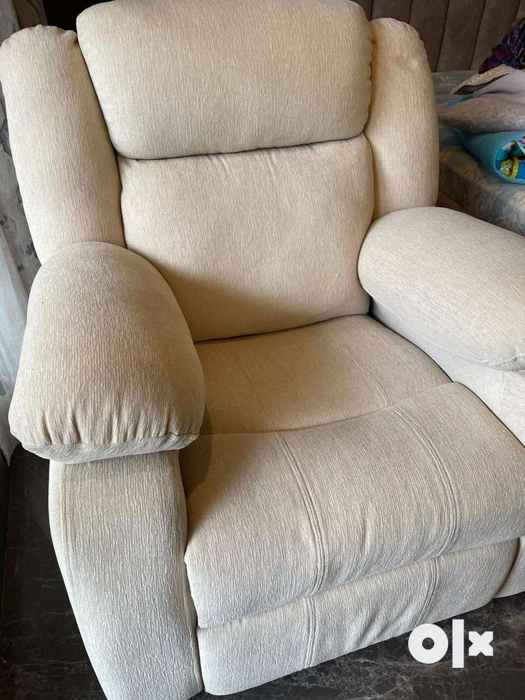 Pepperfry recliner clearance chair