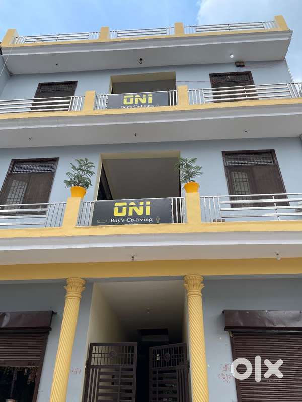 Company-Owned PG by ONI Stays Near PariChowk Metro