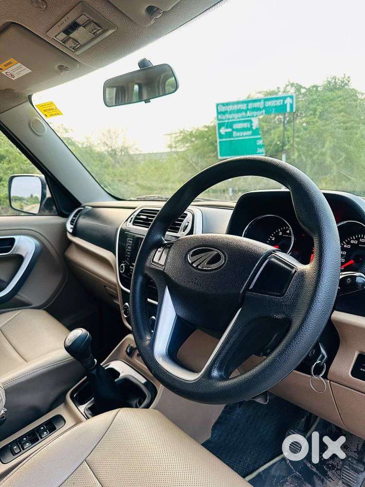 Mahindra Tuv 300 Mhawk100 T8, 2018