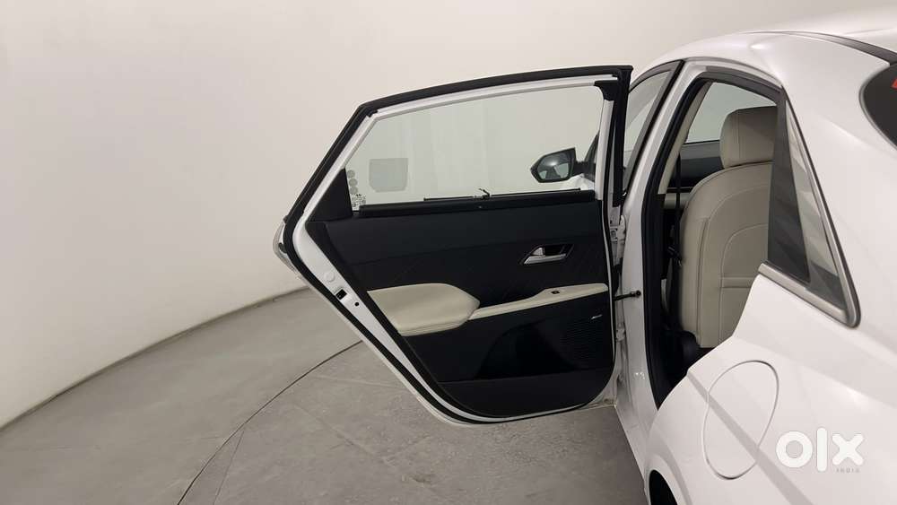 Hyundai Verna 1.5 Sx (o) Vtvt Ivt, 2023, Petrol