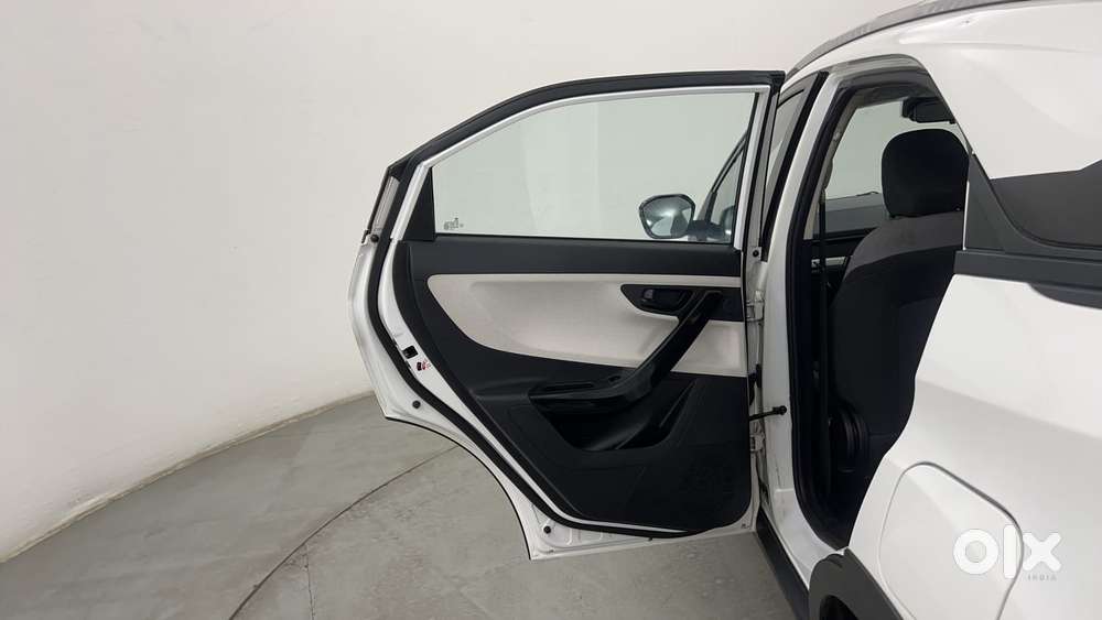 Tata Nexon Pure (s) 1.2 Petrol 6amt, 2024, Petrol