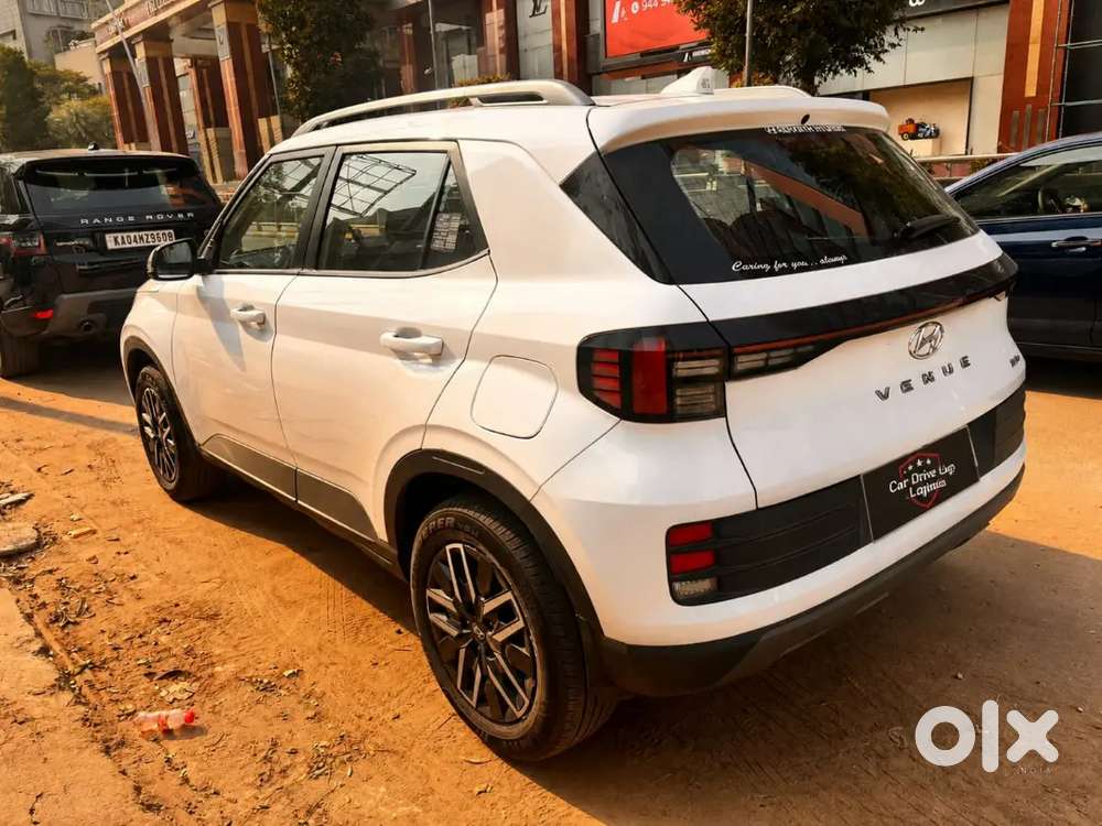 Hyundai New Venue 2024 Petrol Well Maintained