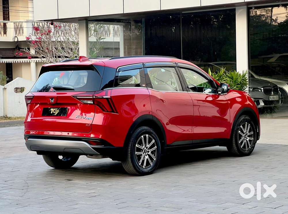 Mahindra Xuv700 2.0 Ax 7 Petrol At Str, 2023, Petrol
