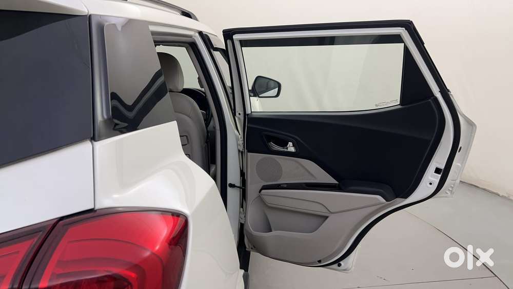 Mahindra Xuv300 1.2 W8 (o) Amt Petrol, 2022, Petrol