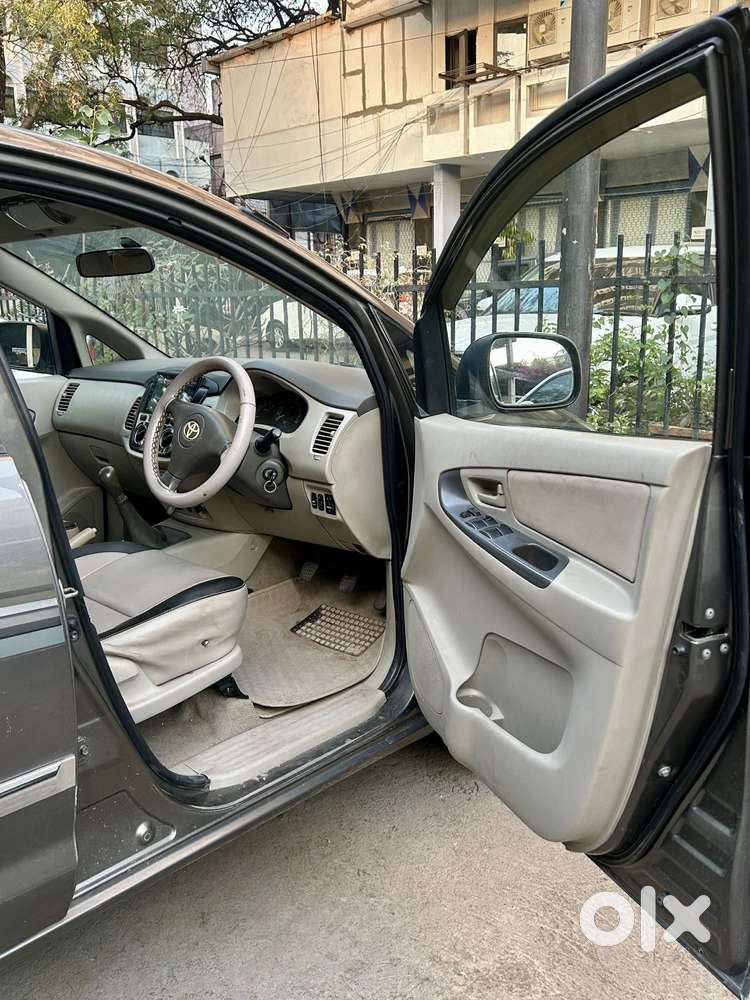 Toyota Innova 2.5 G (diesel) 8 Seater Bs Iv, 2011, Diesel